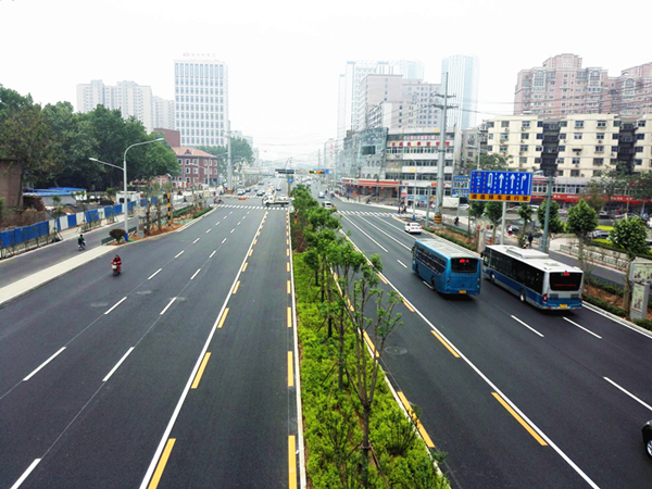 44d25fe8c76870c 赤峰市纬十二路路路刷新多彩网